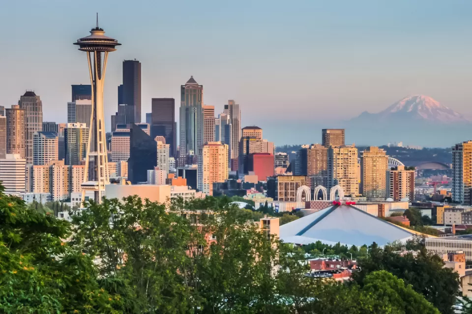 Seattle skyline panorama seen from Kerry Park at sunset in golden evening light with Mount Rainier in the background, Washington State, United States of America